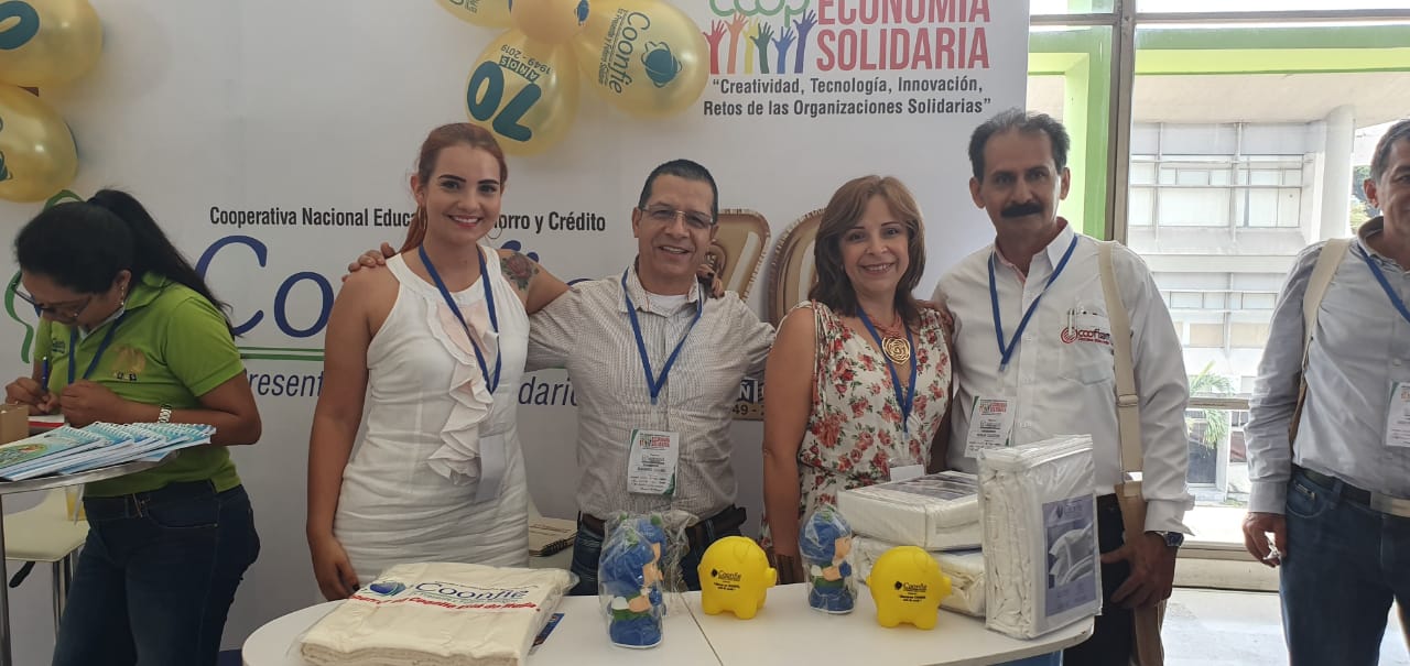 Durante el Encuentro hubo integración solidaria. Juanita Chaparro, Humberto Castaño Gallego, subgerente Comercial Coonfíe; Melva Rojas, gerente general Coofisam, y Hernán Calderón.